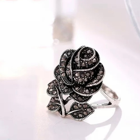 BLACK ROSE WEDDING RING - Picture 13 of 13